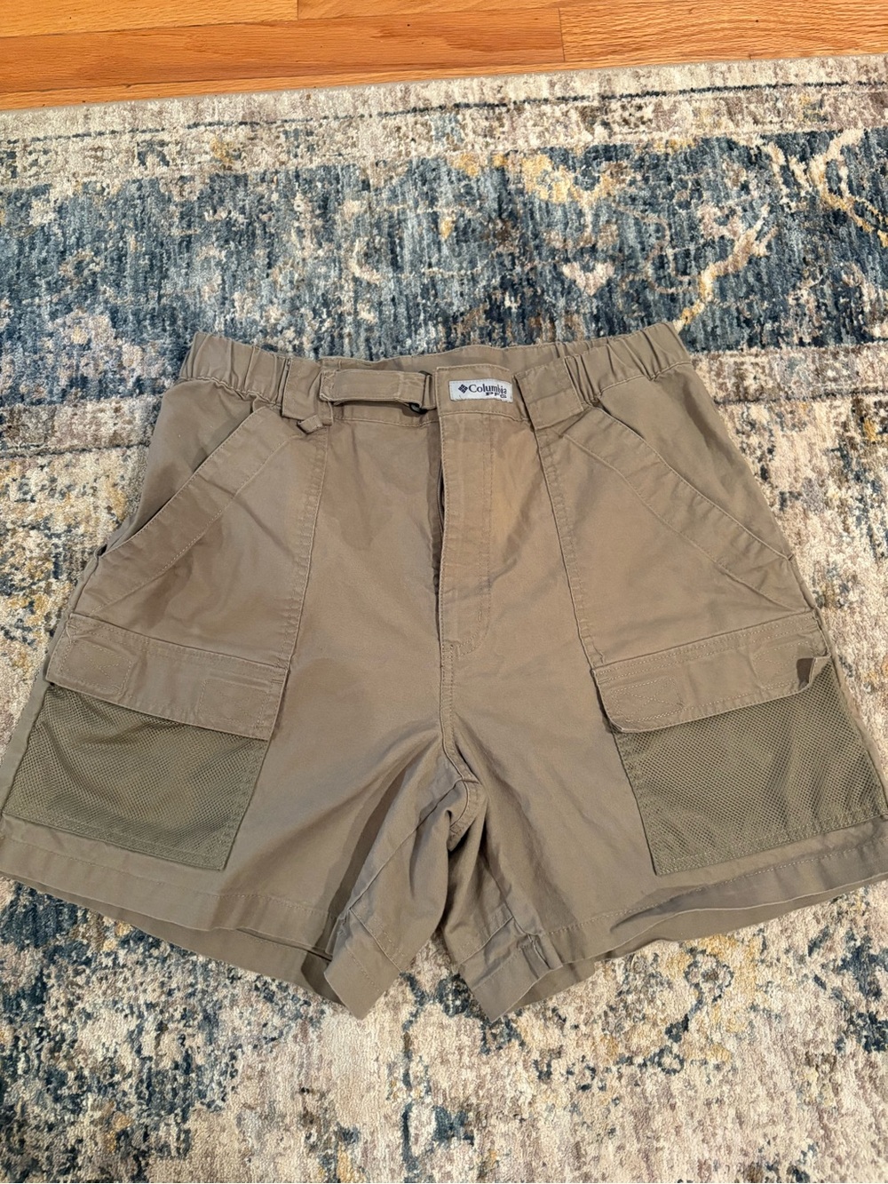 Columbia PFG Men's Olive Cargo Shorts size medium 6”